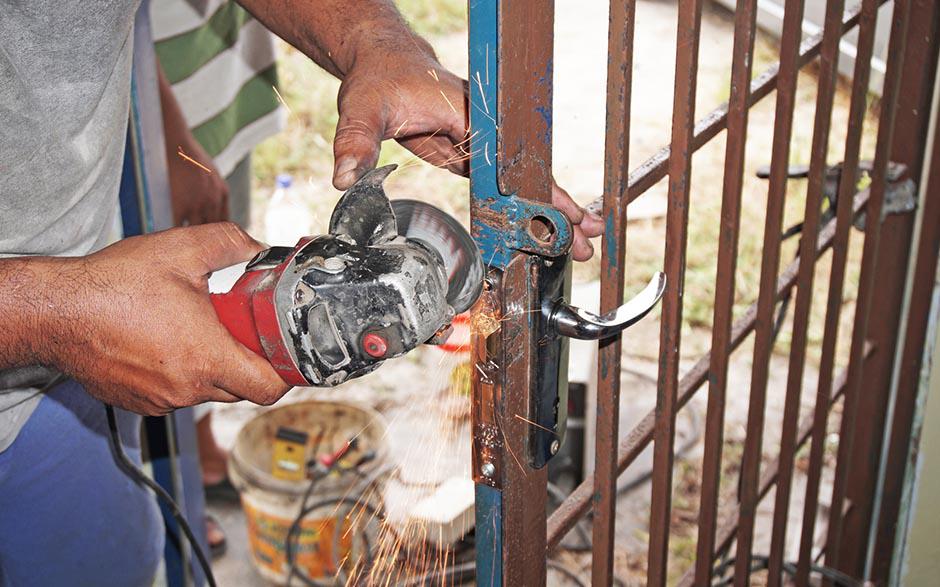 changer serrure porte Neauphle-le-Vieux
